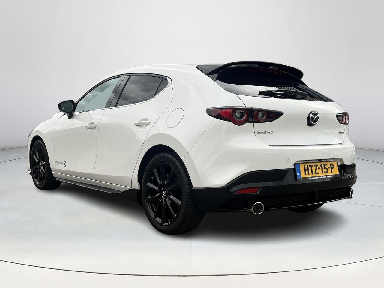 Mazda 3 2.0 e-SkyActiv-X M Hybrid 186 Nagisa | Aero pakket | Alcantara/Leder met stoelgeheugen | Achteruitrijcamera | Bose | HeadupDisplay | Navigatie en draadloze Applecarplay\Androidauto | Verlichte Dorpelbeschermers | Parelmoer Wit