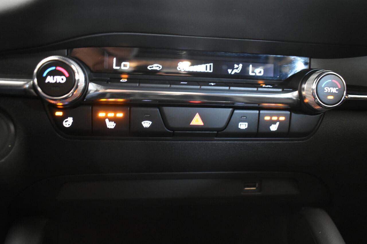 Mazda 3 2.0 e-SkyActiv-X M Hybrid 195pk Camera Head-Up Cruise Dhoek Stoel + Stuur verw