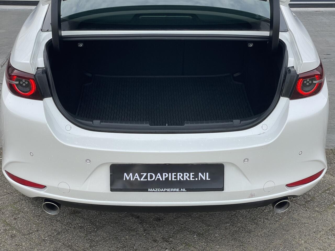 Mazda 3 2.0 e-SkyActiv-X M Hybrid 180 Luxury Climate control | WINTERPAKKET | LEDER | NAVIGATIE