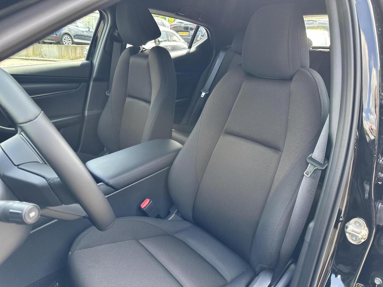 Mazda 3 2.5 e-SkyActiv-G M Hybrid 140 Centre-line | Navigatie | Stoel en stuurverwarming | Keyless entry