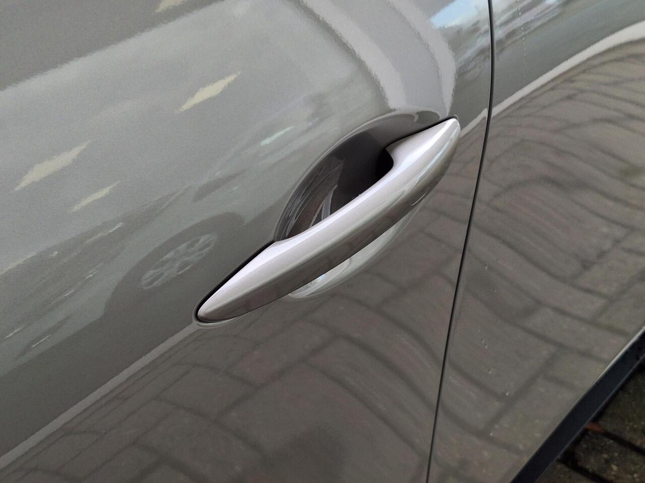 Mazda 3 2.5 e-SkyActiv-G M Hybrid 140 Takumi | Nederlandse auto | Dealeronderhouden | Bose | Automaat | Elektrische verstelbare stoelen met stoelgeheugen | Stoel/stuurverwarming | 360 graden camera | Apple Carplay/Android Auto | Privacy glass | Leder |