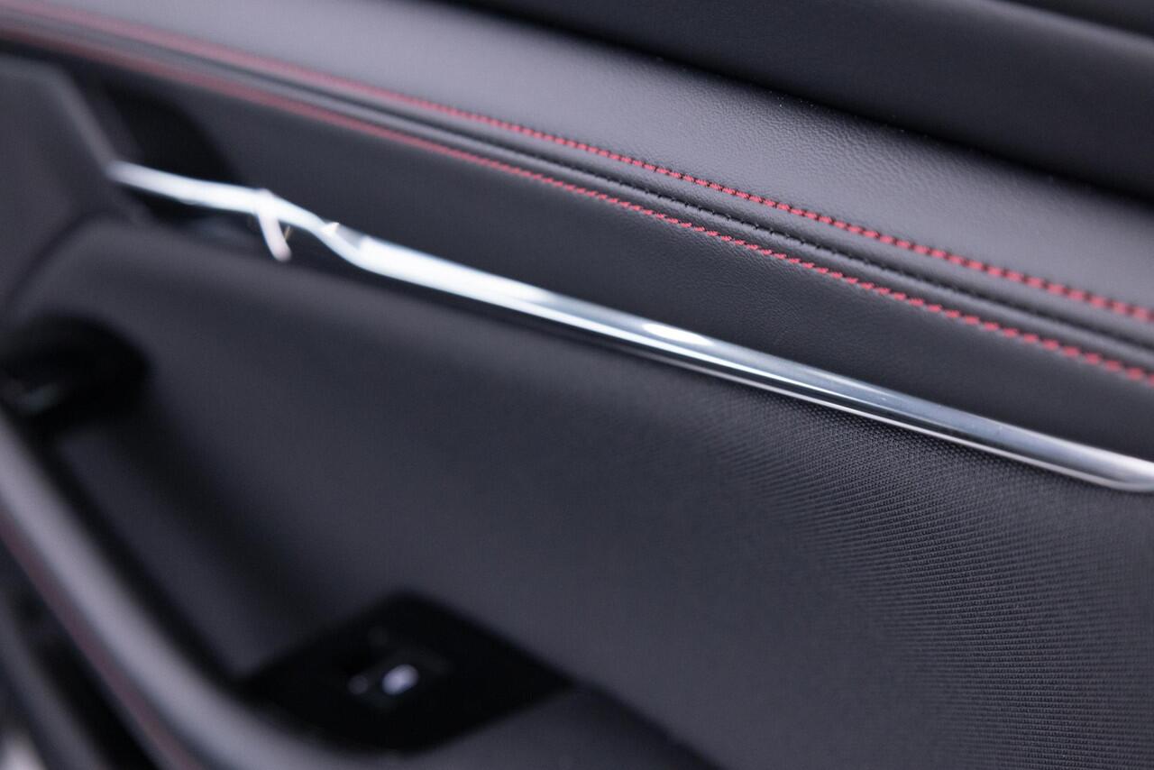 Mazda 3 2.5 e-SkyActiv-G M Hybrid 140 Homura | AEROPAKKET | APPLE CARPLAY | DODEHOEKDETECTIE | ADAPTIEF CRUISE CONTROL | HEAD UP | 18 INCH LM | DEMO | *6 JAAR FABRIEKSGARANTIE |