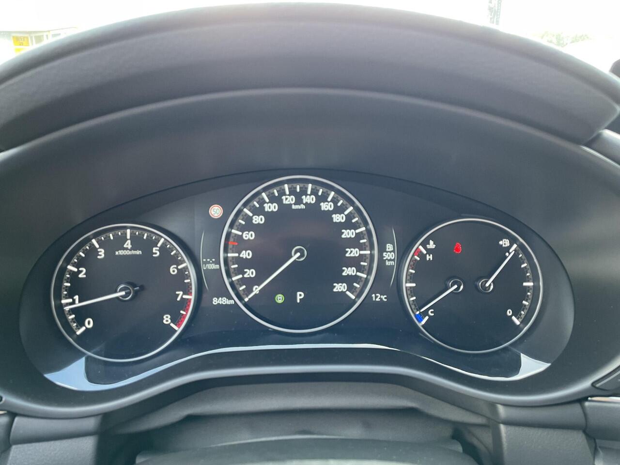 Mazda 3 3 Sedan 2.0 E-SkyActiv-X 186 Takumi , Demovoordeel ¤ 8.940,- , Automaat, Leder, Bose, 360 Camera, HUD, LMV 18 Inch, Clima, Stoelverwarming, Stuurverwarming, Navi, Apple Carplay, LKA, Adap. Cruise