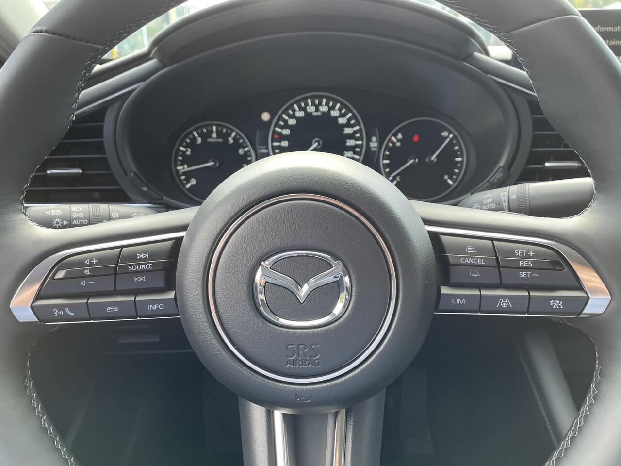 Mazda 3 3 Sedan 2.0 E-SkyActiv-X 186 Takumi , Demovoordeel ¤ 8.940,- , Automaat, Leder, Bose, 360 Camera, HUD, LMV 18 Inch, Clima, Stoelverwarming, Stuurverwarming, Navi, Apple Carplay, LKA, Adap. Cruise