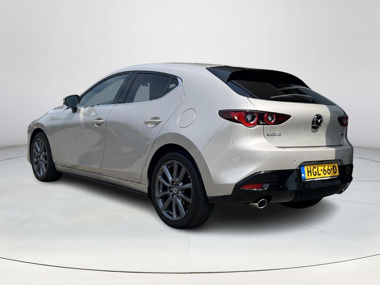Mazda 3 2.5 e-SkyActiv-G M Hybrid 140 Takumi | Nederlandse auto | Dealeronderhouden | Bose | Automaat | Elektrische verstelbare stoelen met stoelgeheugen | Stoel/stuurverwarming | 360 graden camera | Apple Carplay/Android Auto | Privacy glass | Leder |