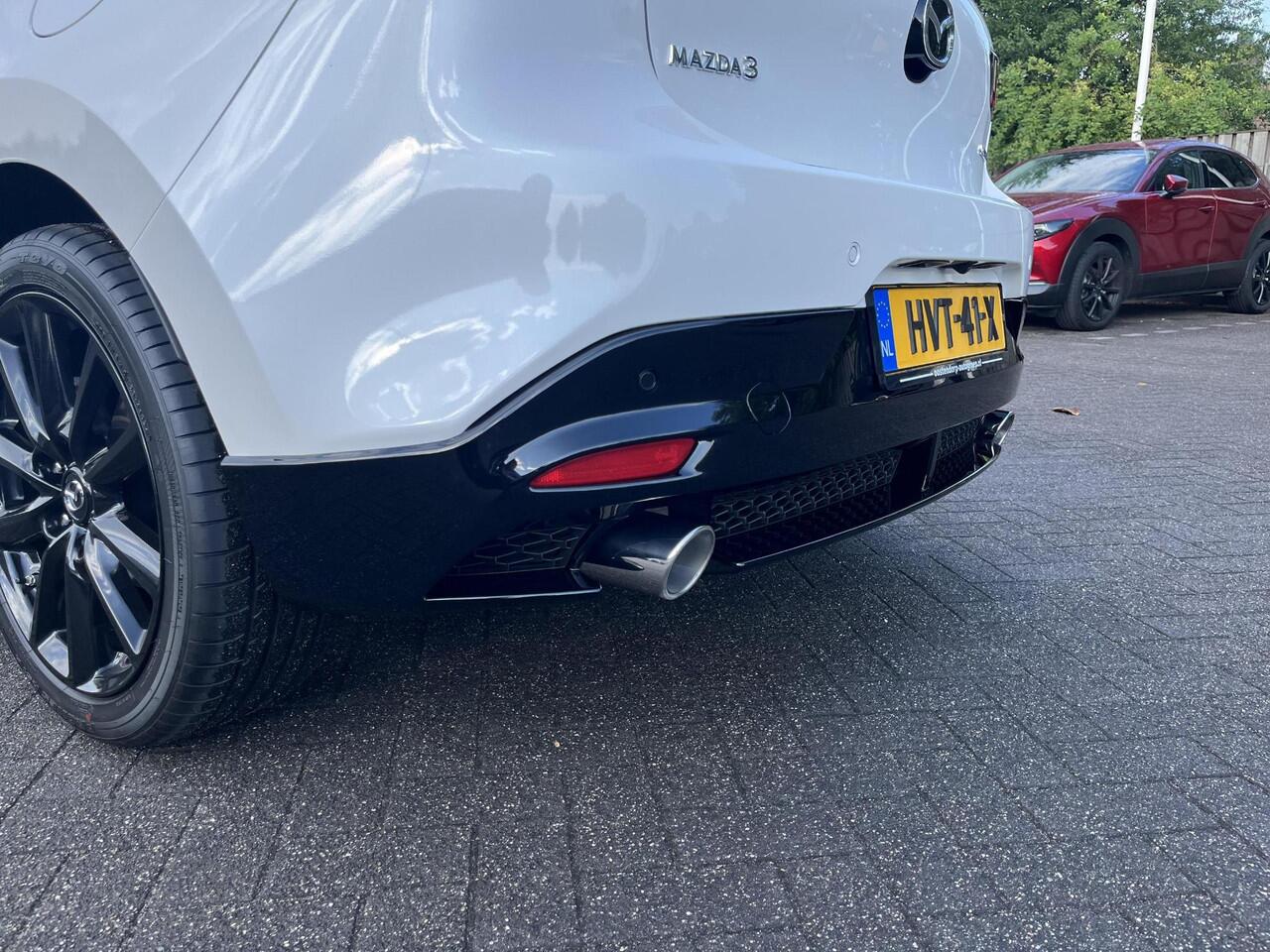 Mazda 3 2.0 e-SkyActiv-X M Hybrid 186 Takumi | Sport pakket | Sunroof Pack | Rood leder |