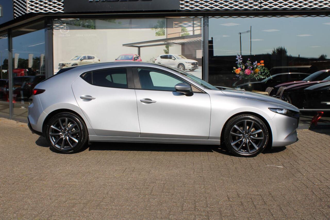 Mazda 3 HB 2.0 e-SkyActiv-G M Hybrid 122 Comfort , Automaat, LMV 18 Inch, HUD, Zwart dak, Stuurverwarming, Stoelverwarming, Clima, stoffen bekleding, Apple Carplay, PDC, Camera, Navi, Adap. Cruise