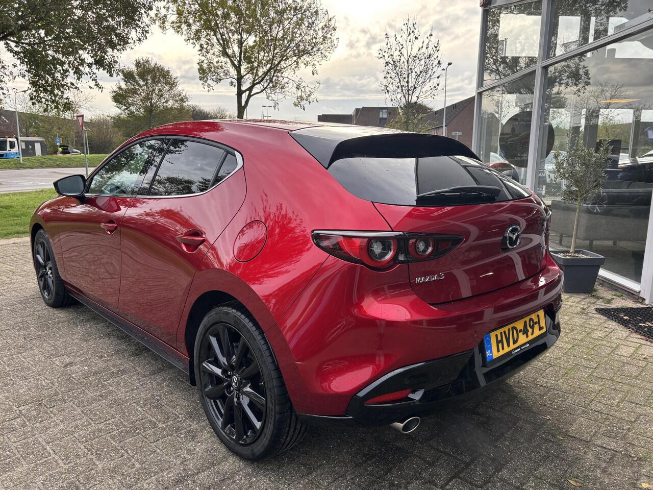Mazda 3 2.5 e-SkyActiv-G M Hybrid 140 Homura Automaat, Navigatie, Apple Carplay/ Android Auto, Head-up, Cruise Controle Add, A.Rij-Camera, Parkeerhulp v., Stoel verwarming