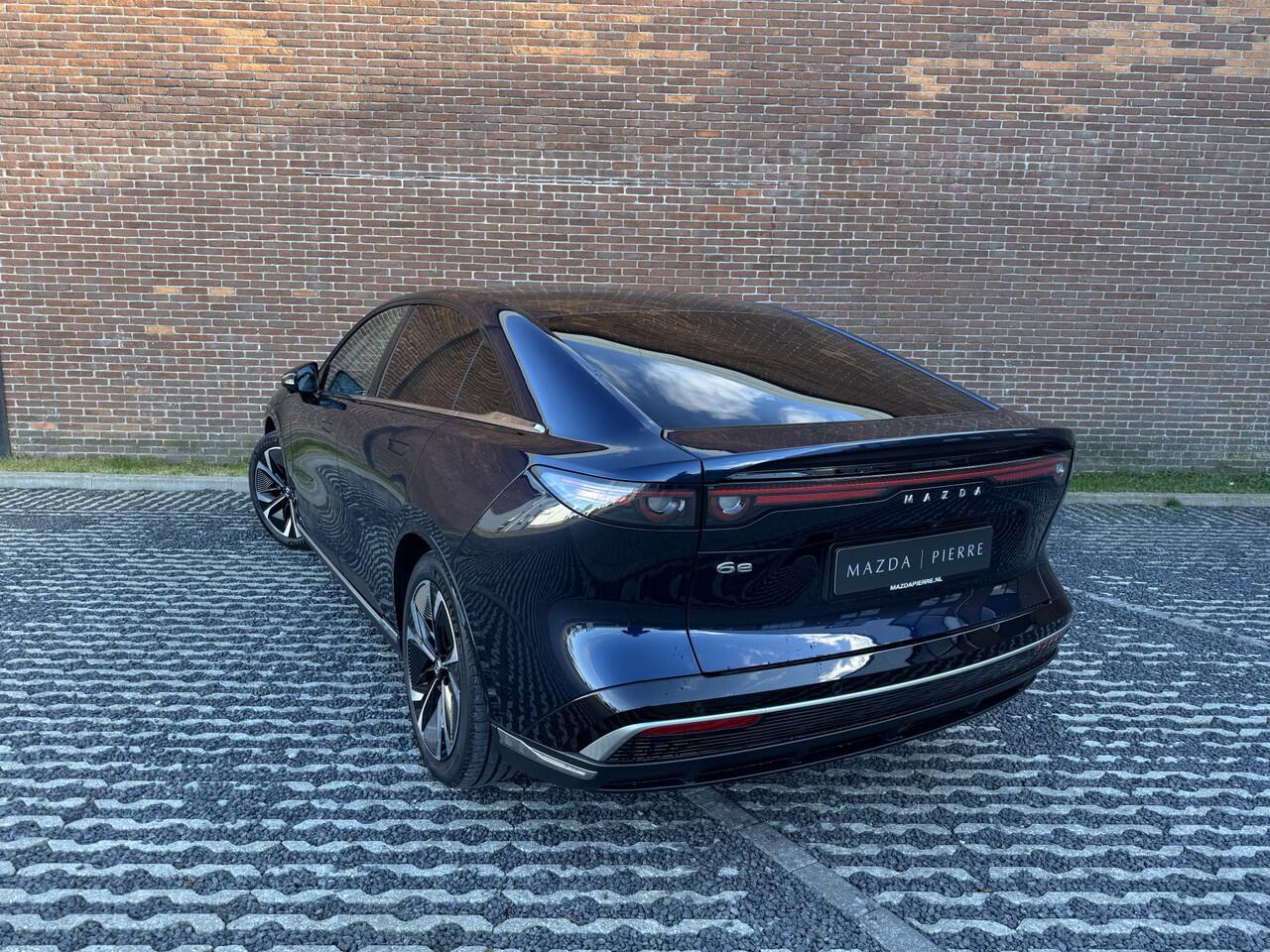 Mazda 6 6e NU VOOR ¤ 299,- PER MAAND! * TAKUMI 68.8 kWh ZWART LEDER INTERIEUR | 360 CAMERA | PANORAMADAK | 19 INCH LMV NU VOOR ¤ 299,- PER MAAND! *