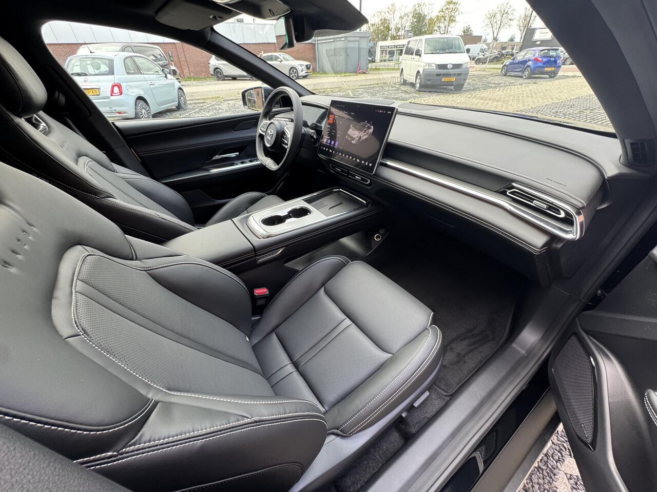 Mazda 6 6e NU V.A ¤ 299,- PER MAAND! *TAKUMI Long Range 80 kWh NAVIGATIE | PANORAMA DAK | 19 INCH LMV | RONDOMZICHT CAMERA | WINTERPAKKE NU V.A ¤ 299,- PER MAAND! *