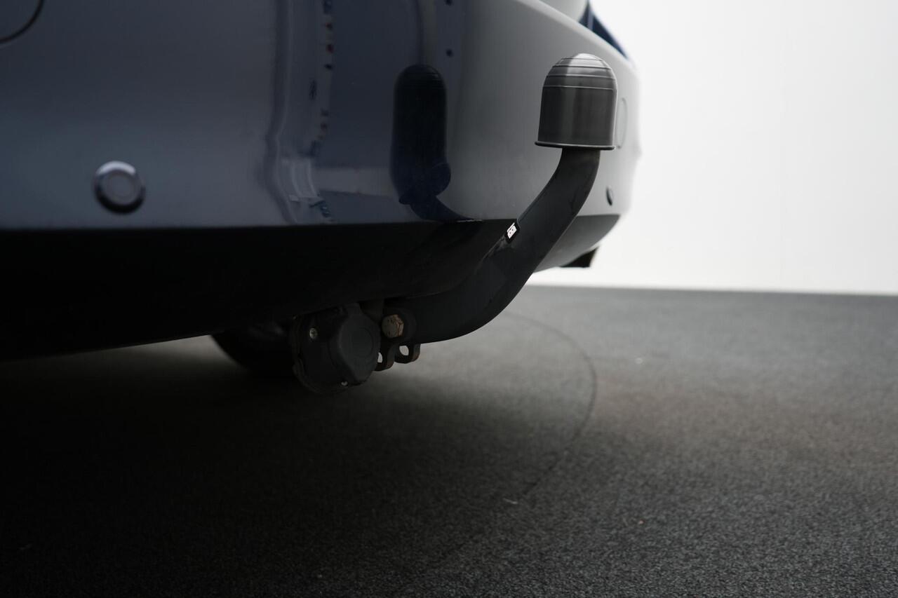 Mazda 6 Sportbreak 2.0 SkyActiv-G Sportive automaat met afneembare trekhaak en all-weather banden : dealer onderhouden