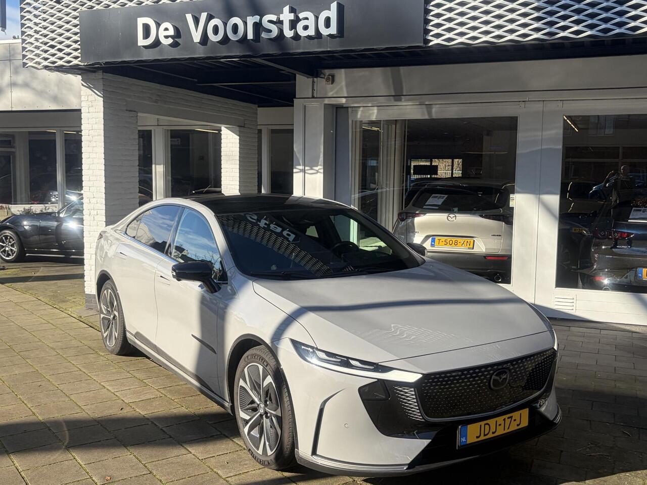 Mazda 6 6e Takumi 68.8 kWh | 258 PK | 165 KW snel laden | 17% bijtelling | BTW auto | DEMO