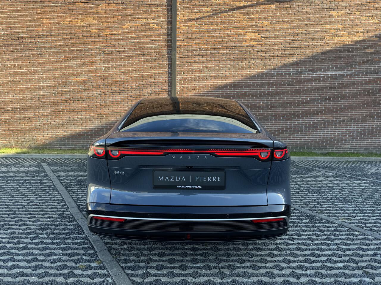 Mazda 6 6e NU V.A ¤ 299,- PER MAAND! *TAKUMI Long Range 80 kWhNAVIGATIE | PANORAMA DAK | 19 INCH LMV | RONDOMZICHT CAMERA | WINTERPAKKET NU V.A ¤ 299,- PER MAAND! *