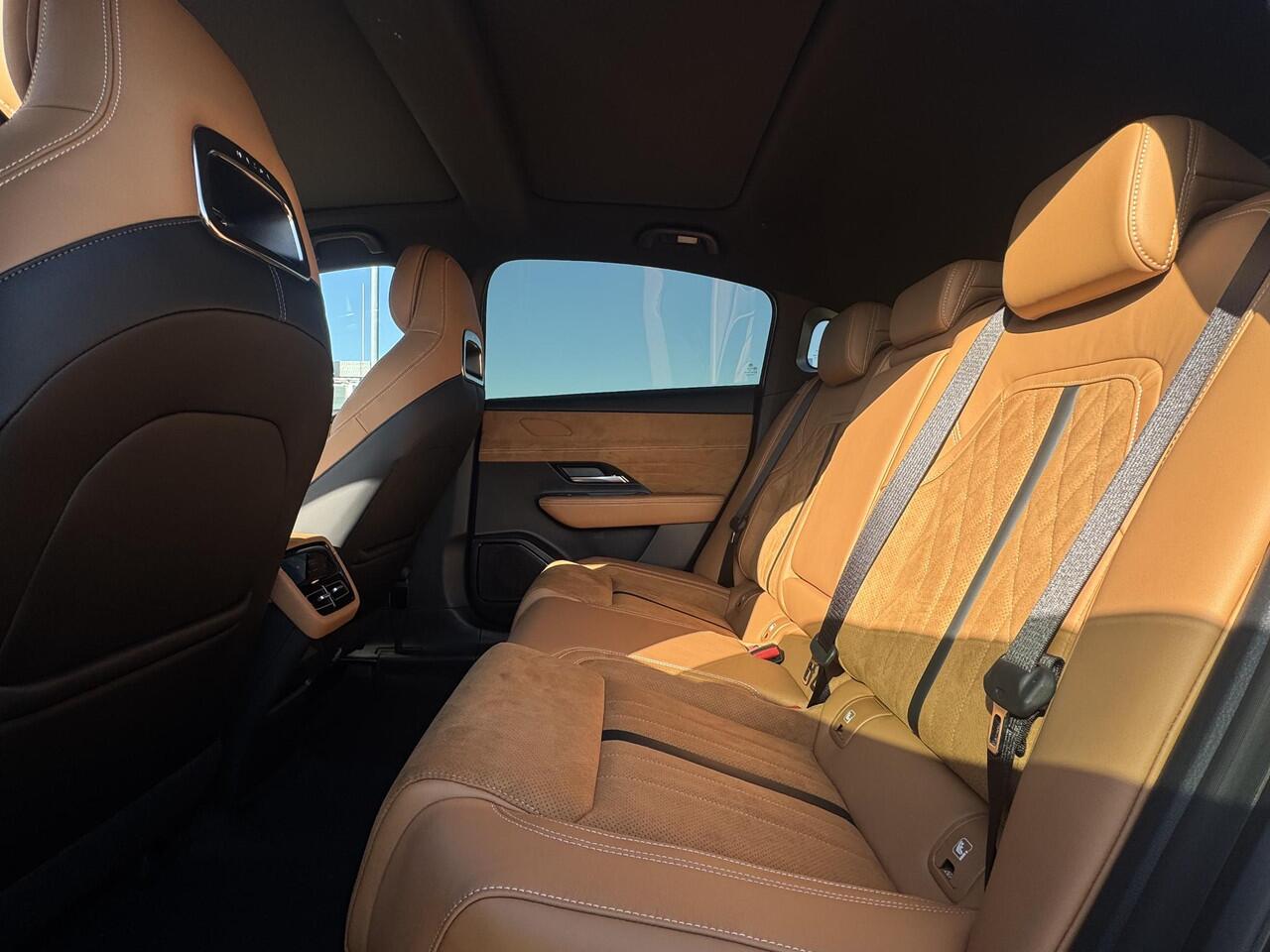 Mazda 6 6e Takumi Plus Long Range 80 kWh | Stoelverwarming/verkoeling | Stuurverwarming | Panoramadak | Adaptive cruise-control | Tan Nappa lederen interieur| 360-Camera | SONY-premium audiosysteem |