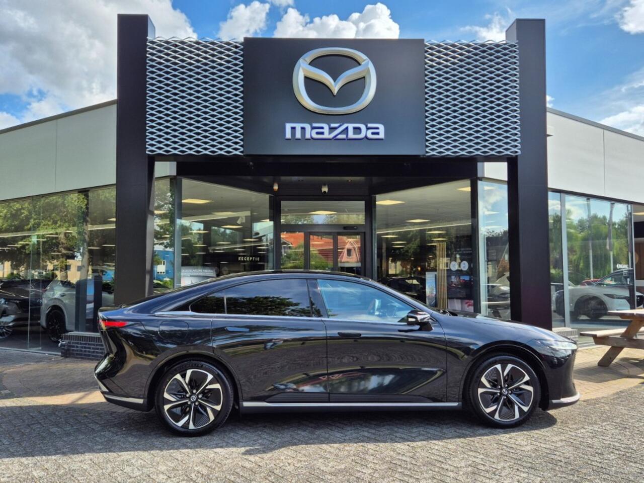 Mazda 6 TAKUMI PLUS Long Range 80 kWh 552km / DEMO / ALL SEASONBANDEN