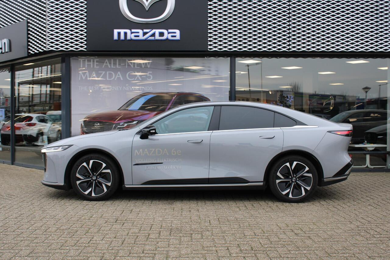 Mazda 6 6e HB Takumi 68.8 kWh , Demovoordeel ¤ 4.590,-, 17% Bijtelling, Automaat, Pano.Dak, Apple Carplay, 360 Camera, Adap.Cruise, LMV 19 Inch,