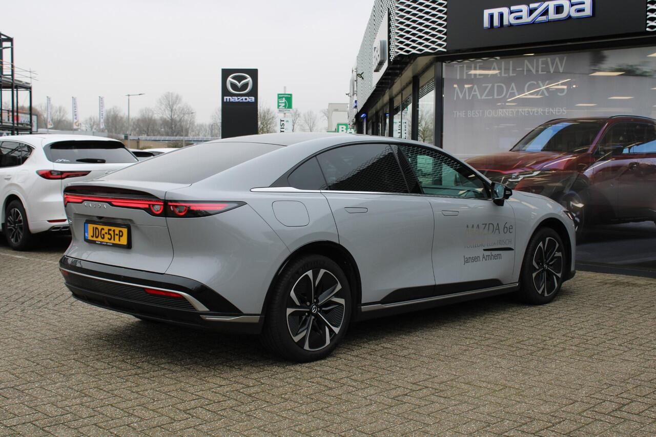 Mazda 6 6e HB Takumi 68.8 kWh , Demovoordeel ¤ 4.590,-, 17% Bijtelling, Automaat, Pano.Dak, Apple Carplay, 360 Camera, Adap.Cruise, LMV 19 Inch,