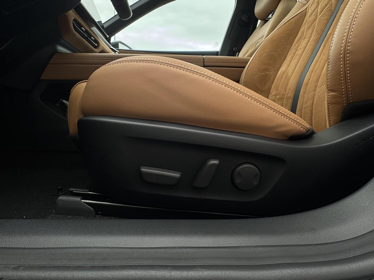 Mazda 6 6e Takumi Plus Long Range 80 kWh | Dit jaar nog rijden 17% bijtelling | Stoelverwarming/verkoeling | Stuurverwarming | Panoramadak | Adaptive cruise-control | Tan-nappa leder interieur | 360-Camera | SONY-premium audiosysteem |