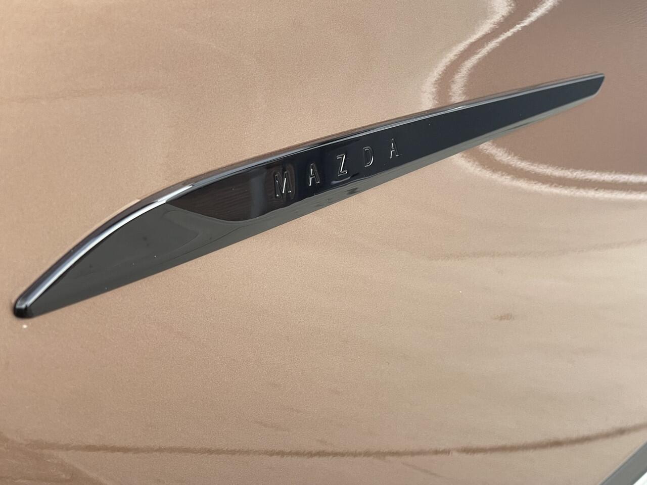 Mazda 6 6e NU V.A ¤ 299,- PER MAAND! *Takumi PLUS | 80 KWh | TOT 552 KM ACTIERADIUS | LONG RANGE NAVIGATIE | PANORAMA DAK | 19 INCH LMV | RONDOMZICHT CAMERA | WINTERPAKKET NU V.A. ¤ 299,- PER MAAND! *