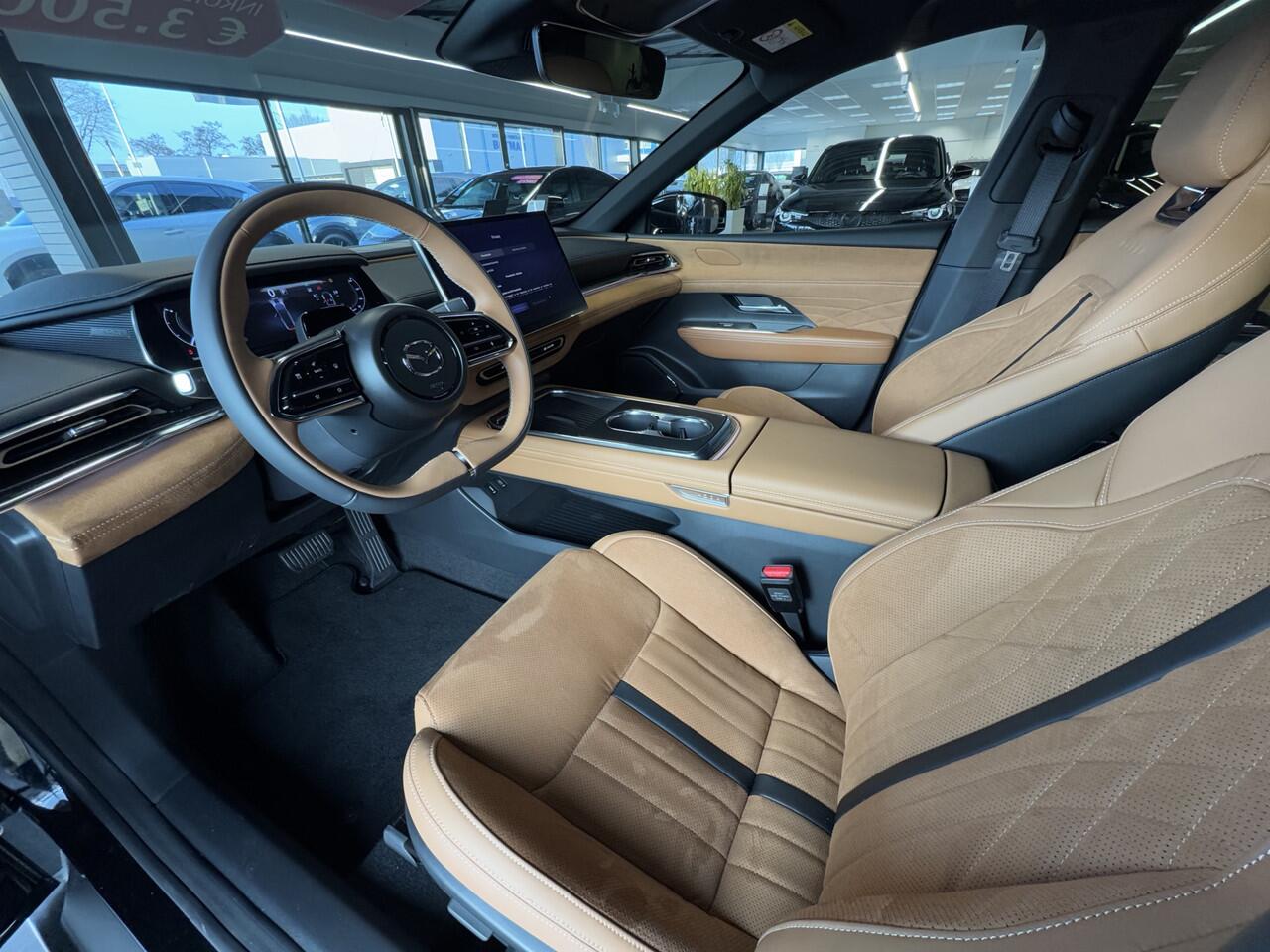 Mazda 6 6e NU V.A ¤ 299,- PER MAAND! * TAKUMI Plus 68.8 kWh NAVIGATIE | PANORAMA DAK | 19 INCH LMV | RONDOMZICHT CAMERA | WINTERPAKKET NU V.A ¤ 299,- PER MAAND! *