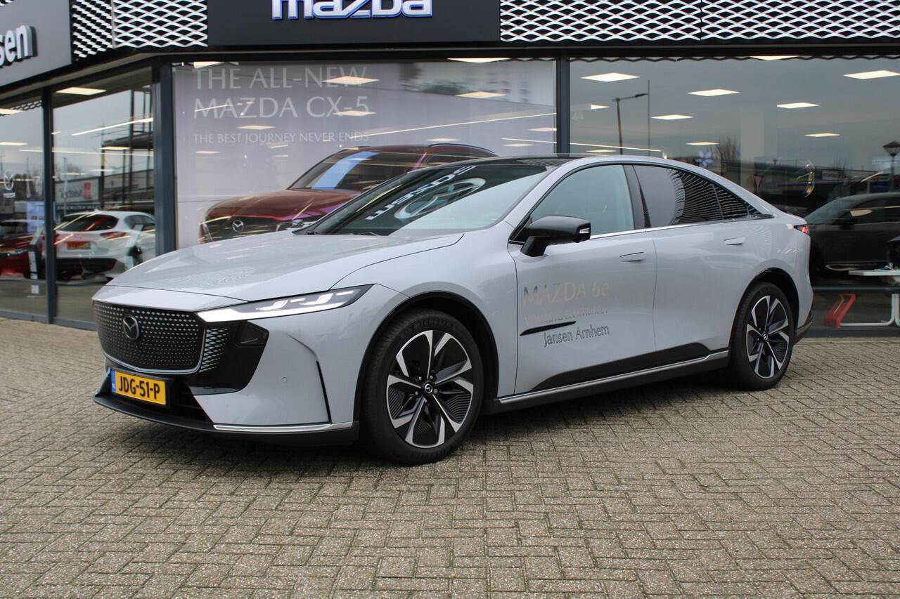 Mazda 6 6e HB Takumi 68.8 kWh , Demovoordeel ¤ 4.590,-, 17% Bijtelling, Automaat, Pano.Dak, Apple Carplay, 360 Camera, Adap.Cruise, LMV 19 Inch,