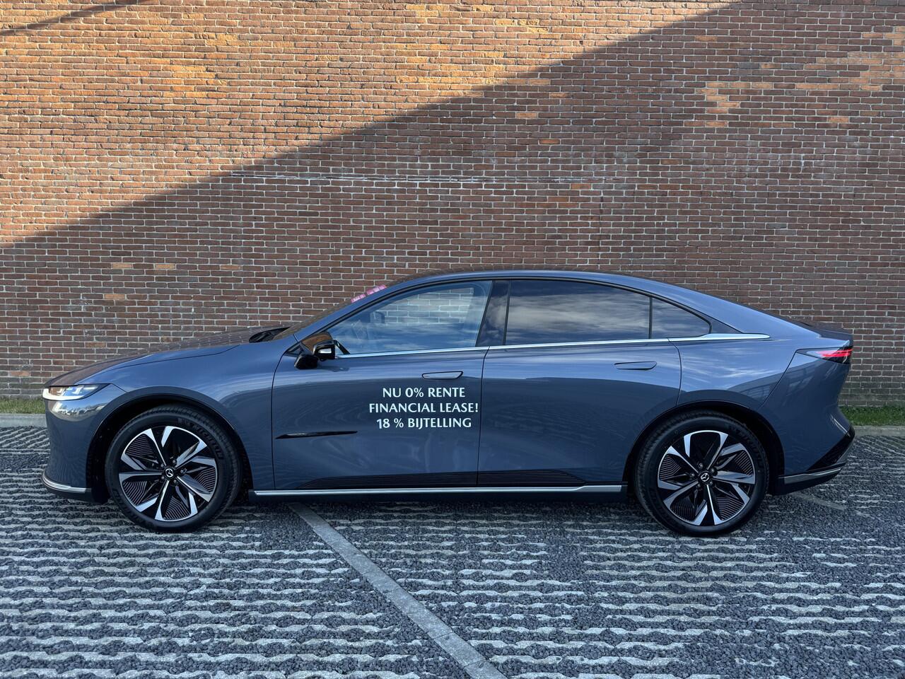 Mazda 6 6e NU V.A ¤ 299,- PER MAAND! * TAKUMI | 80 KWh | TOT 552 KM ACTIERADIUS | LONG RANGE NAVIGATIE | PANORAMA DAK | 19 INCH LMV | RONDOMZICHT CAMERA | WINTERPAKKET NU V.A ¤ 299,- PER MAAND! *