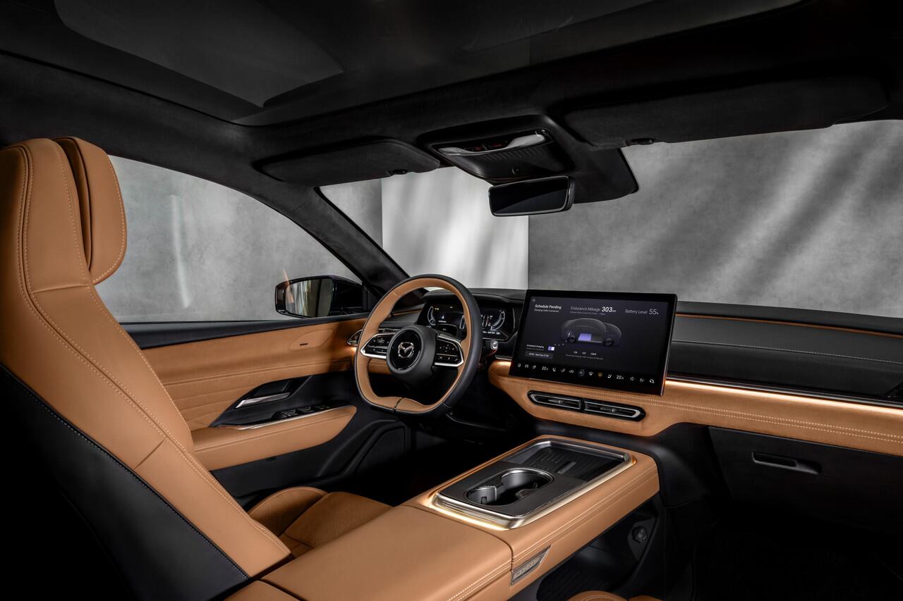 Mazda 6 6e NU V.A ¤ 299,- PER MAAND! *Takumi PLUS | 68.8 KWh | SNELLADEN | TOT 479 KM ACTIERADIUS | 200 kW DC NAVIGATIE | PANORAMA DAK | 19 INCH LMV | RONDOMZICHT CAMERA | WINTERPAKKET NU V.A. ¤ 299,- PER MAAND! *