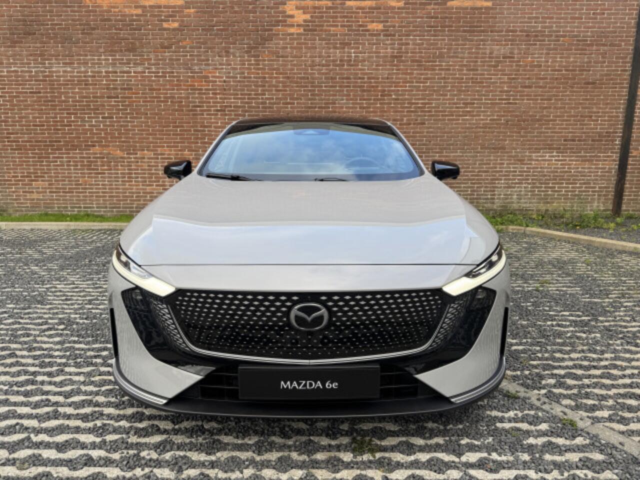 Mazda 6 6e NU V.A ¤ 299,- PER MAAND! TAKUMI Plus 68.8 kWh NAVIGATIE | PANORAMA DAK | 19 INCH LMV | RONDOMZICHT CAMERA | WINTERPAKKET NU V.A ¤ 299,- PER MAAND! *