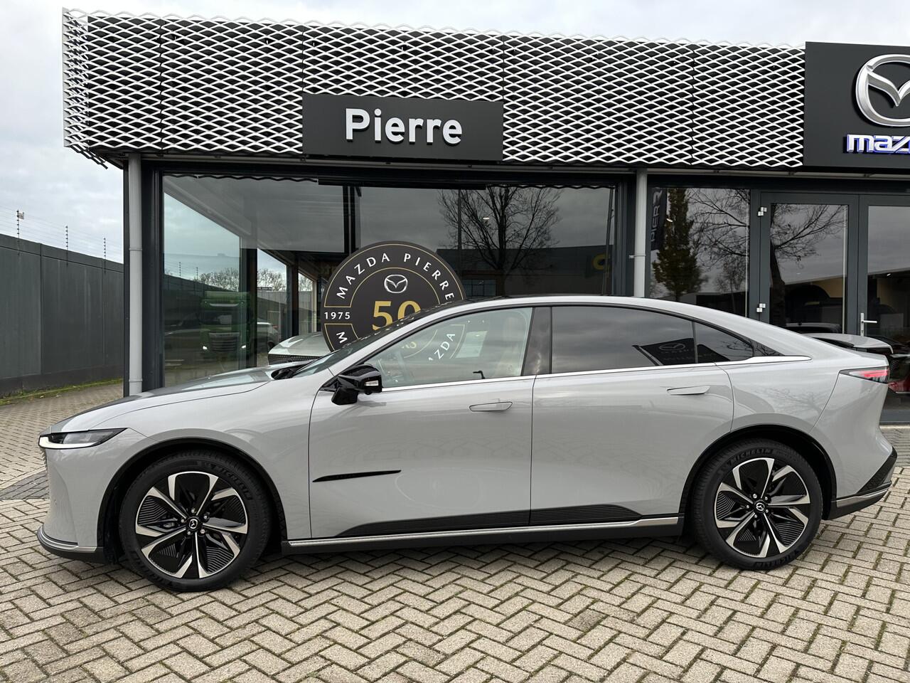 Mazda 6 6e Takumi Plus Long Range 80 kWh | NAVI | PANORAMADAK | 19 INCH LMV | 17% BIJTELLING WINTERPAKKET | 360 CAMERA | FULL LED