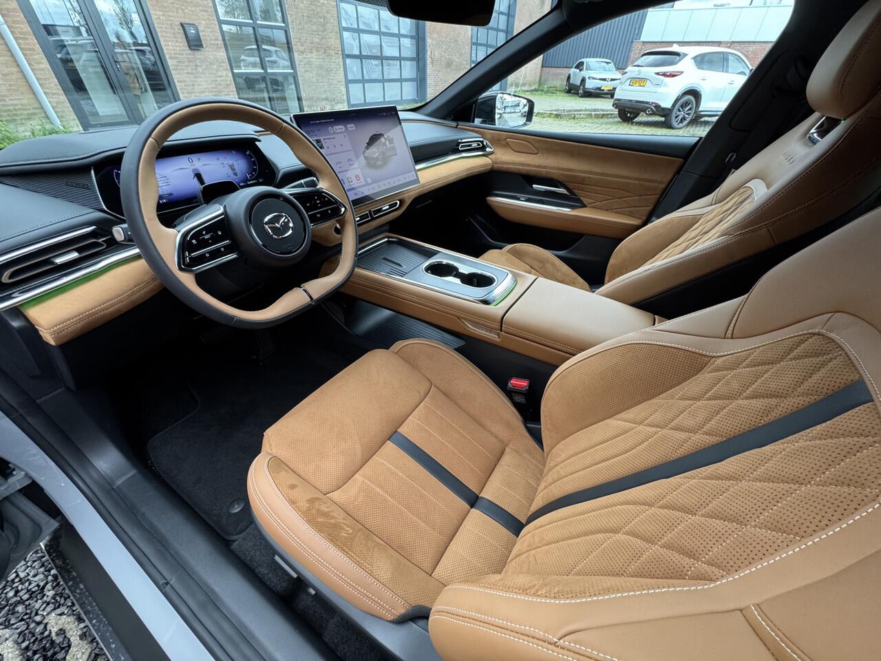 Mazda 6 6e Takumi Plus Long Range 80 kWh | NAVI | PANORAMADAK | 19 INCH LMV | 17% BIJTELLING WINTERPAKKET | 360 CAMERA | FULL LED