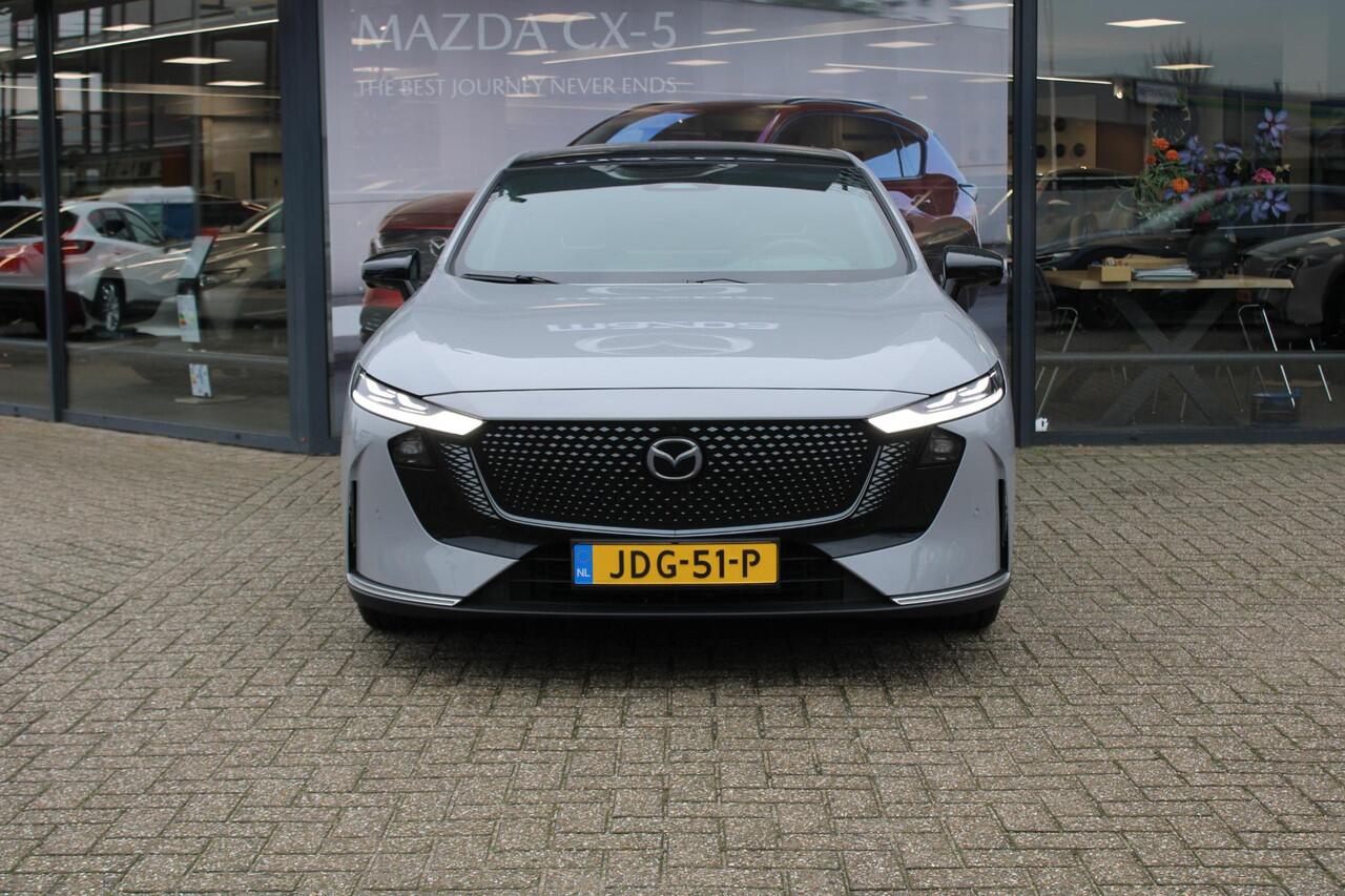 Mazda 6 6e HB Takumi 68.8 kWh , Demovoordeel ¤ 4.590,-, 17% Bijtelling, Automaat, Pano.Dak, Apple Carplay, 360 Camera, Adap.Cruise, LMV 19 Inch,