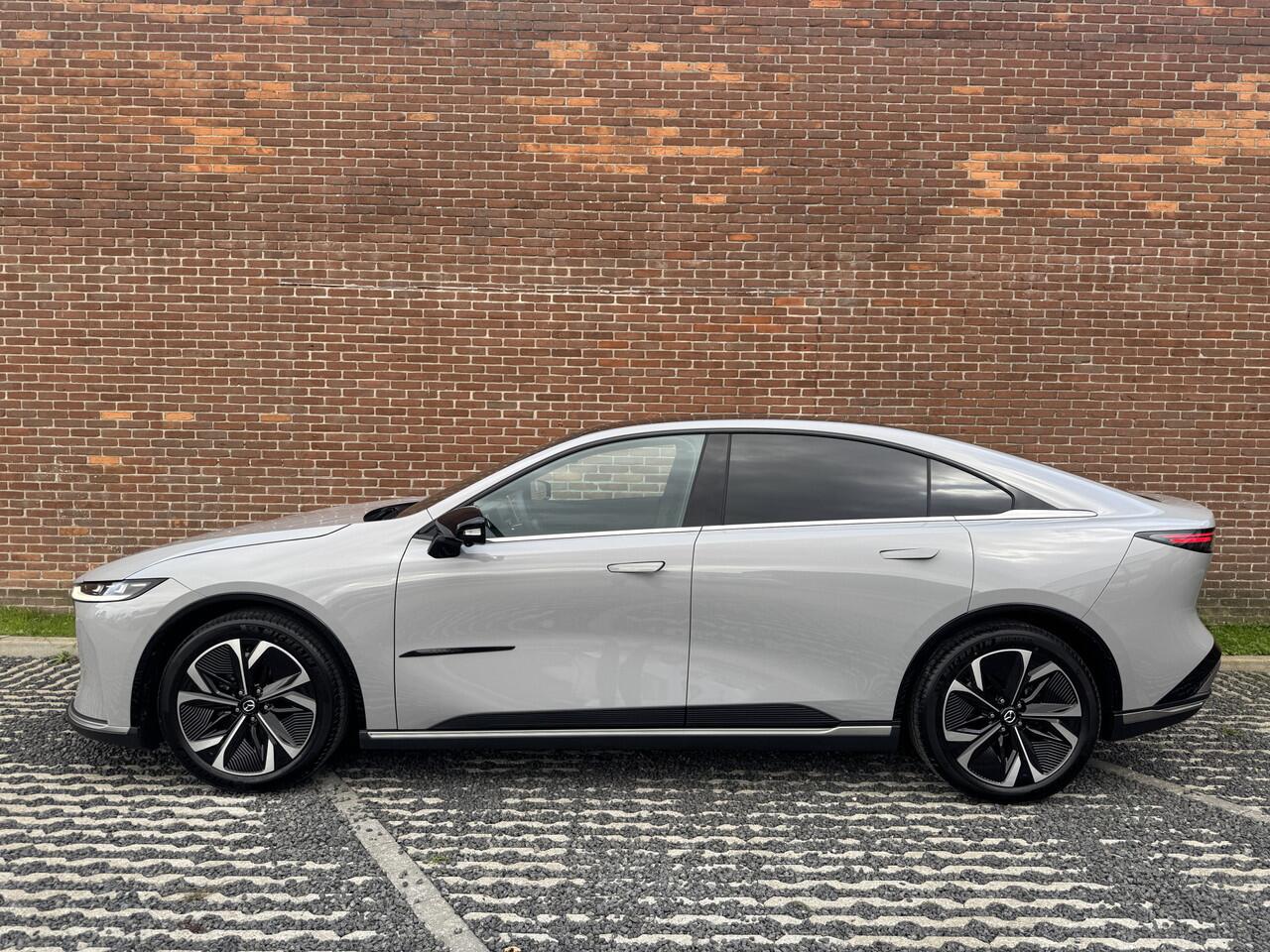 Mazda 6 6e Takumi Long Range 80 kWh NAVIGATIE | PANORAMA DAK | 19 INCH LMV | RONDOMZICHT CAMERA | WINTERPAKKE DIRECT RIJDEN | 18 % BIJTELLING | 0% RENTE