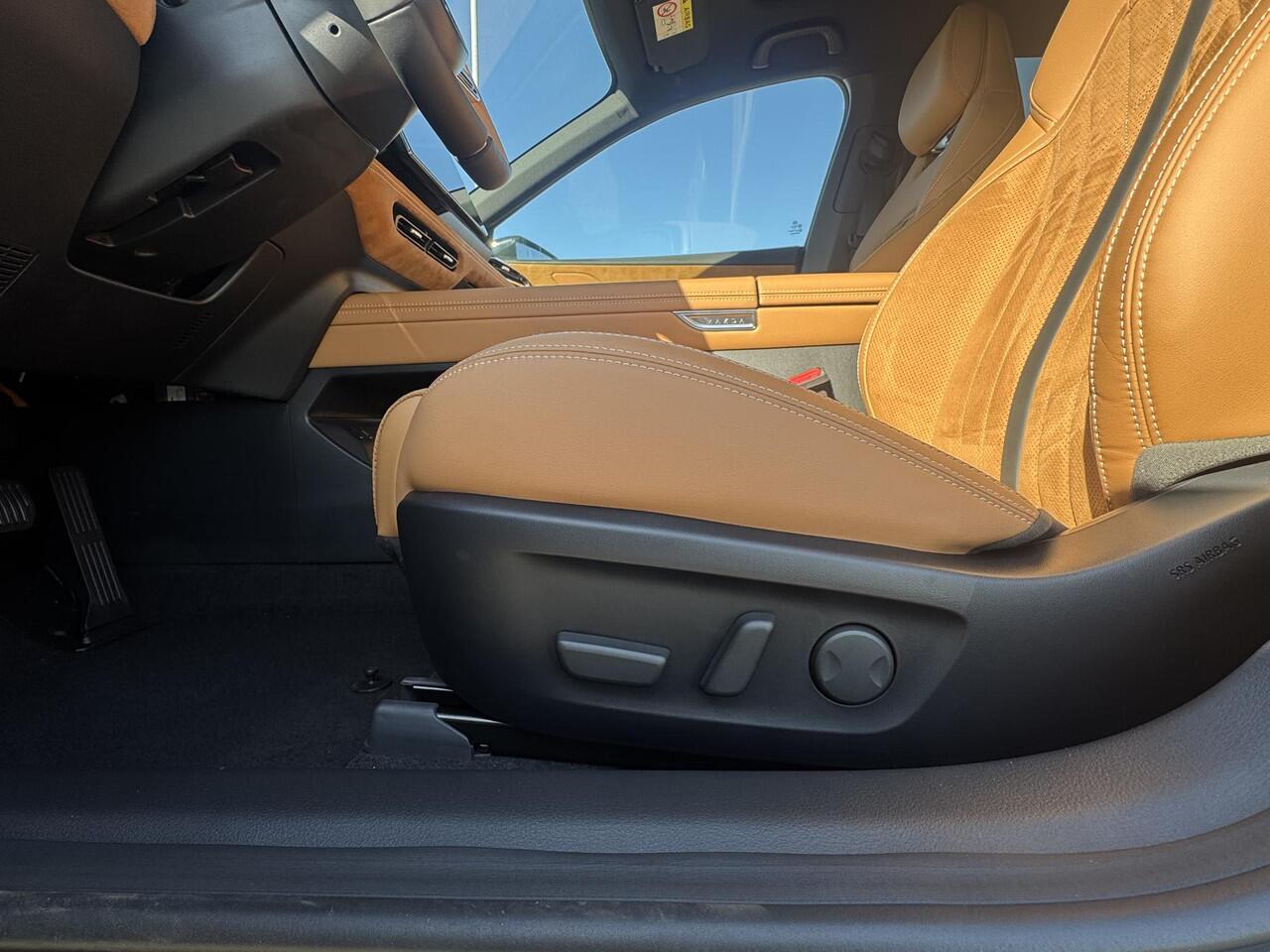 Mazda 6 6e Takumi Plus Long Range 80 kWh | Dit jaar nog rijden 17% bijtelling | Stoelverwarming/verkoeling | Stuurverwarming | Panoramadak | Adaptive cruise-control | Tan Nappa lederen interieur| 360-Camera | SONY-premium audiosysteem |