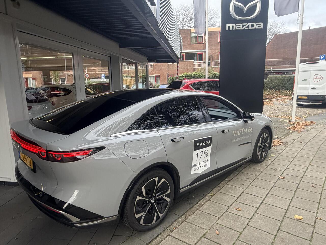 Mazda 6 6e Takumi 68.8 kWh | 258 PK | 165 KW snel laden | 17% bijtelling | BTW auto | betreft DEMO | direct beschikbaar