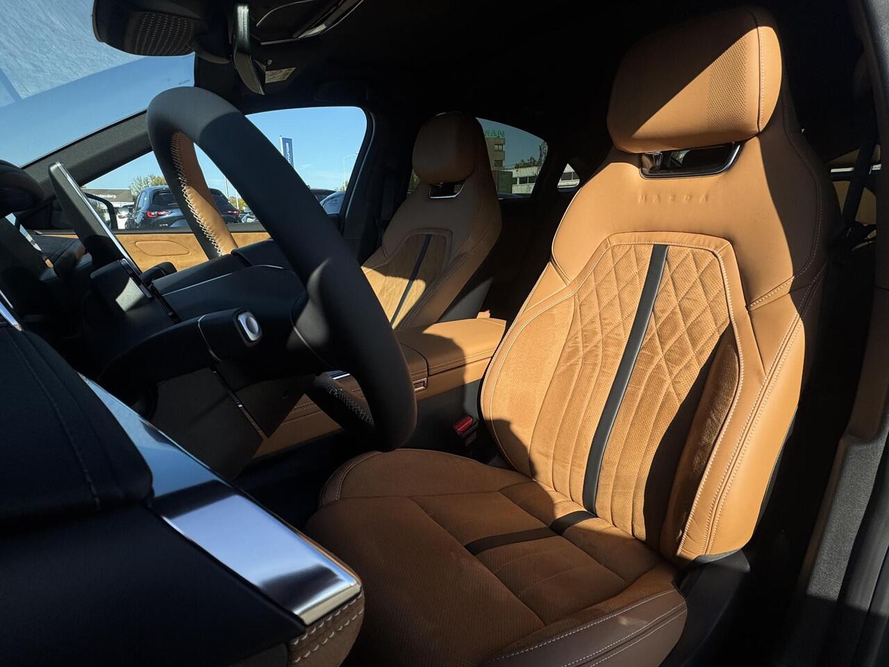 Mazda 6 6e Takumi Plus Long Range 80 kWh | Dit jaar nog rijden 17% bijtelling | Stoelverwarming/verkoeling | Stuurverwarming | Panoramadak | Adaptive cruise-control | Tan Nappa lederen interieur| 360-Camera | SONY-premium audiosysteem |