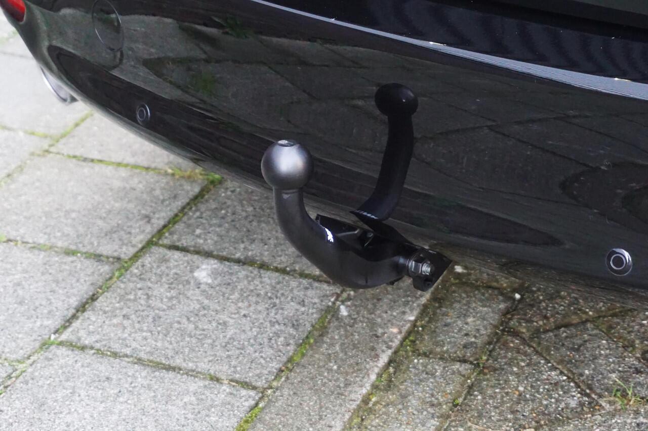 Mazda 6 Sportbreak 2.0 SkyActiv-G 165 Zwart metallic/Trekhaak/Head-Up /Nederlandse auto.