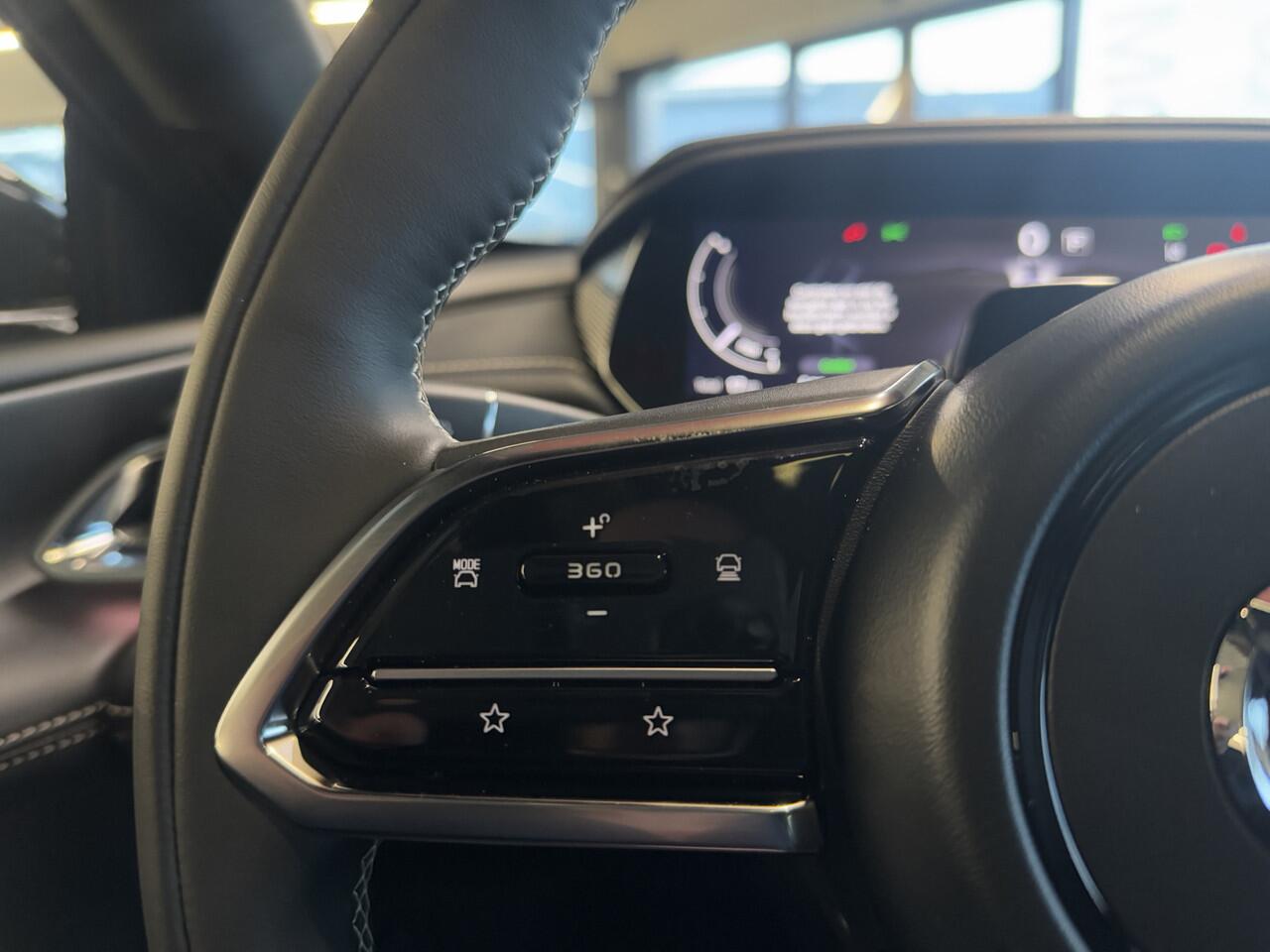 Mazda 6 6e NU VOOR ¤ 299,- PER MAAND! * TAKUMI 68.8 kWh NAVIGATIE | PANORAMA DAK | 19 INCH LMV | RONDOMZICHT CAMERA | WINTERPAKKET NU VOOR ¤ 299,- PER MAAND! *