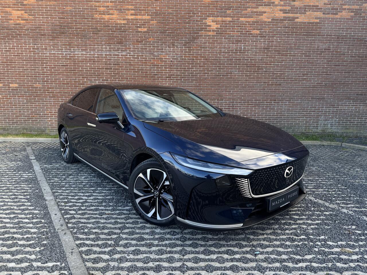 Mazda 6 6e NU V.A ¤ 299,- PER MAAND! *TAKUMI Plus 68.8 kWh TAN NAPPA LEDER MET SUEDE | 360 CAMERA | NAVI | 19 INCH LMV NU V.A ¤ 299,- PER MAAND! *