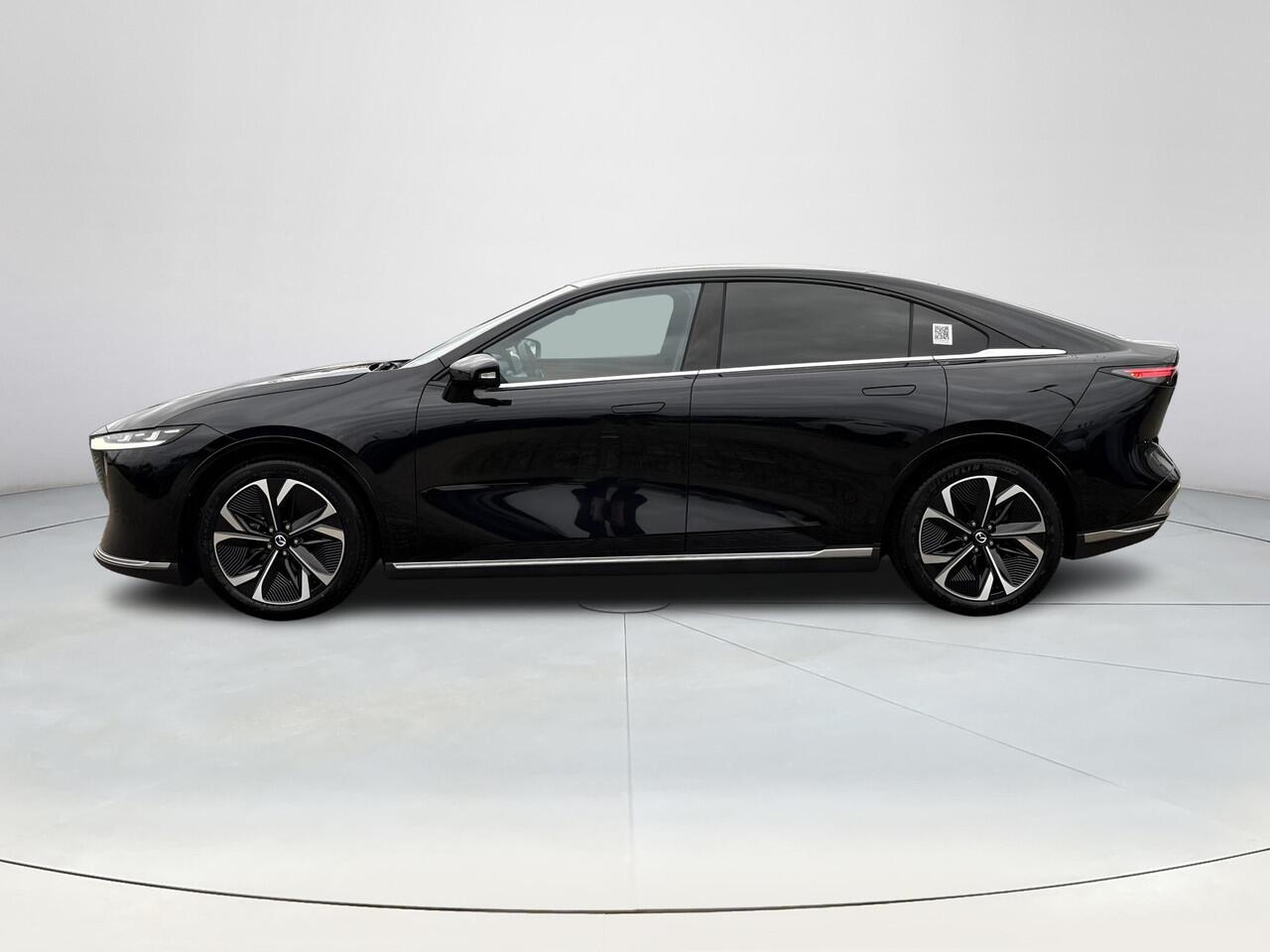 Mazda 6 6e Takumi Plus Long Range 80 kWh | Dit jaar nog rijden 17% bijtelling | Stoelverwarming/verkoeling | Stuurverwarming | Panoramadak | Adaptive cruise-control | Tan-nappa leder interieur | 360-Camera | SONY-premium audiosysteem |