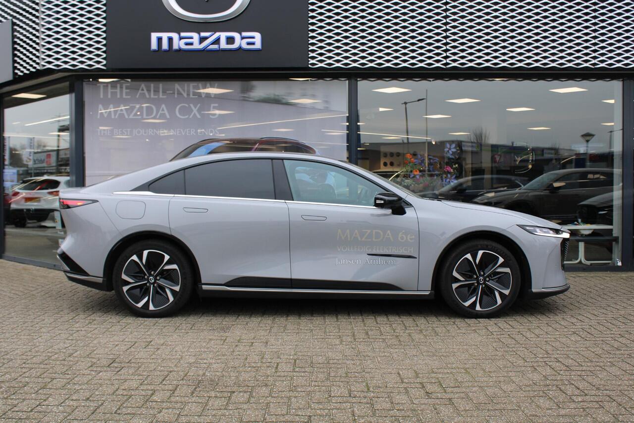 Mazda 6 6e HB Takumi 68.8 kWh , Demovoordeel ¤ 4.590,-, 17% Bijtelling, Automaat, Pano.Dak, Apple Carplay, 360 Camera, Adap.Cruise, LMV 19 Inch,