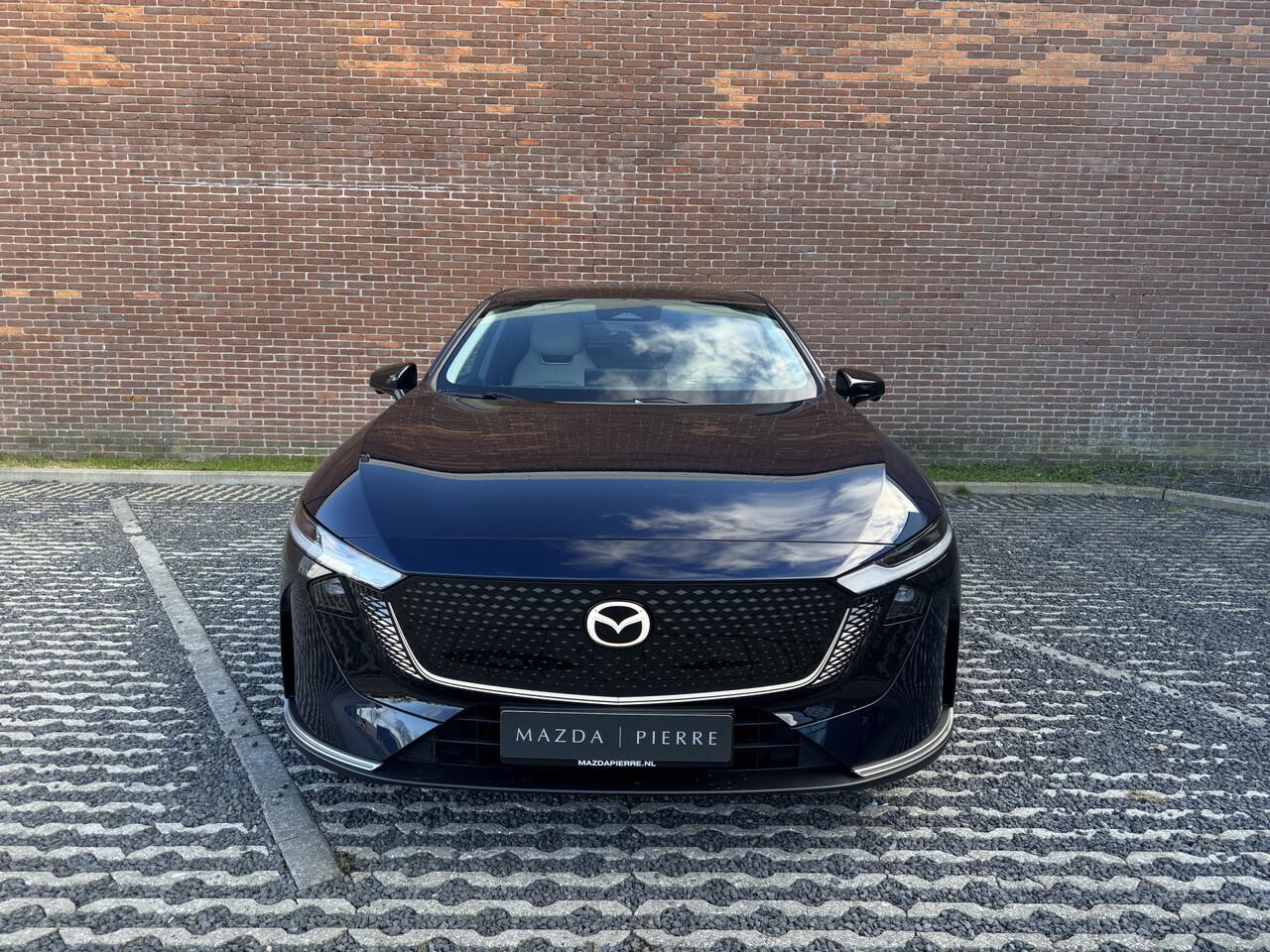 Mazda 6 6e NU VOOR ¤ 299,- PER MAAND! *TAKUMI 68,8 kWh 258 pk NAVIGATIE | PANORAMA DAK | 19 INCH LMV | RONDOMZICHT CAMERA | WINTERPAKKE NU VOOR ¤ 299,- PER MAAND! *