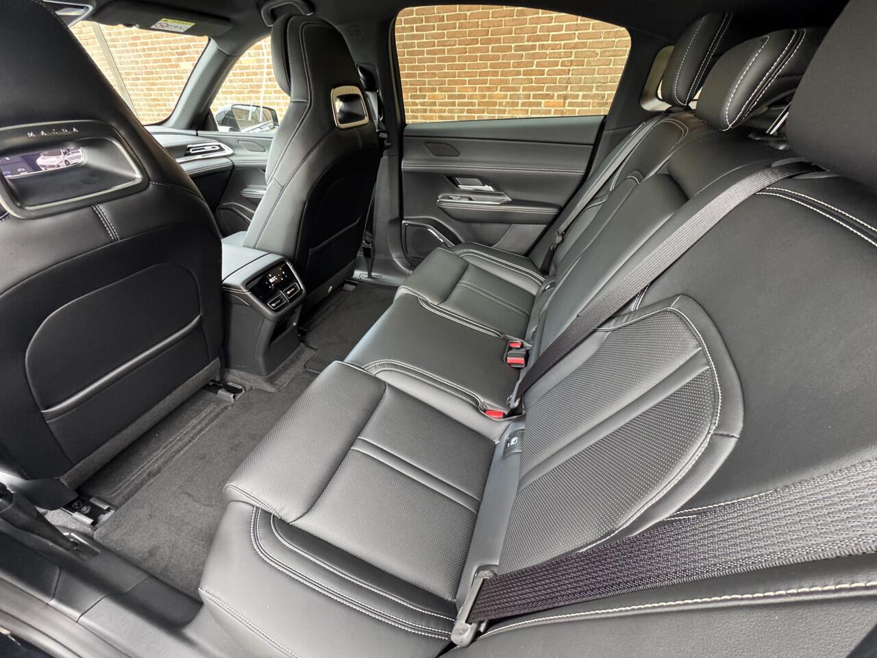 Mazda 6 6e NU VOOR ¤ 299,- PER MAAND! * TAKUMI 68.8 kWh NAVIGATIE | PANORAMA DAK | 19 INCH LMV | RONDOMZICHT CAMERA | WINTERPAKKE NU VOOR ¤ 299,- PER MAAND! *