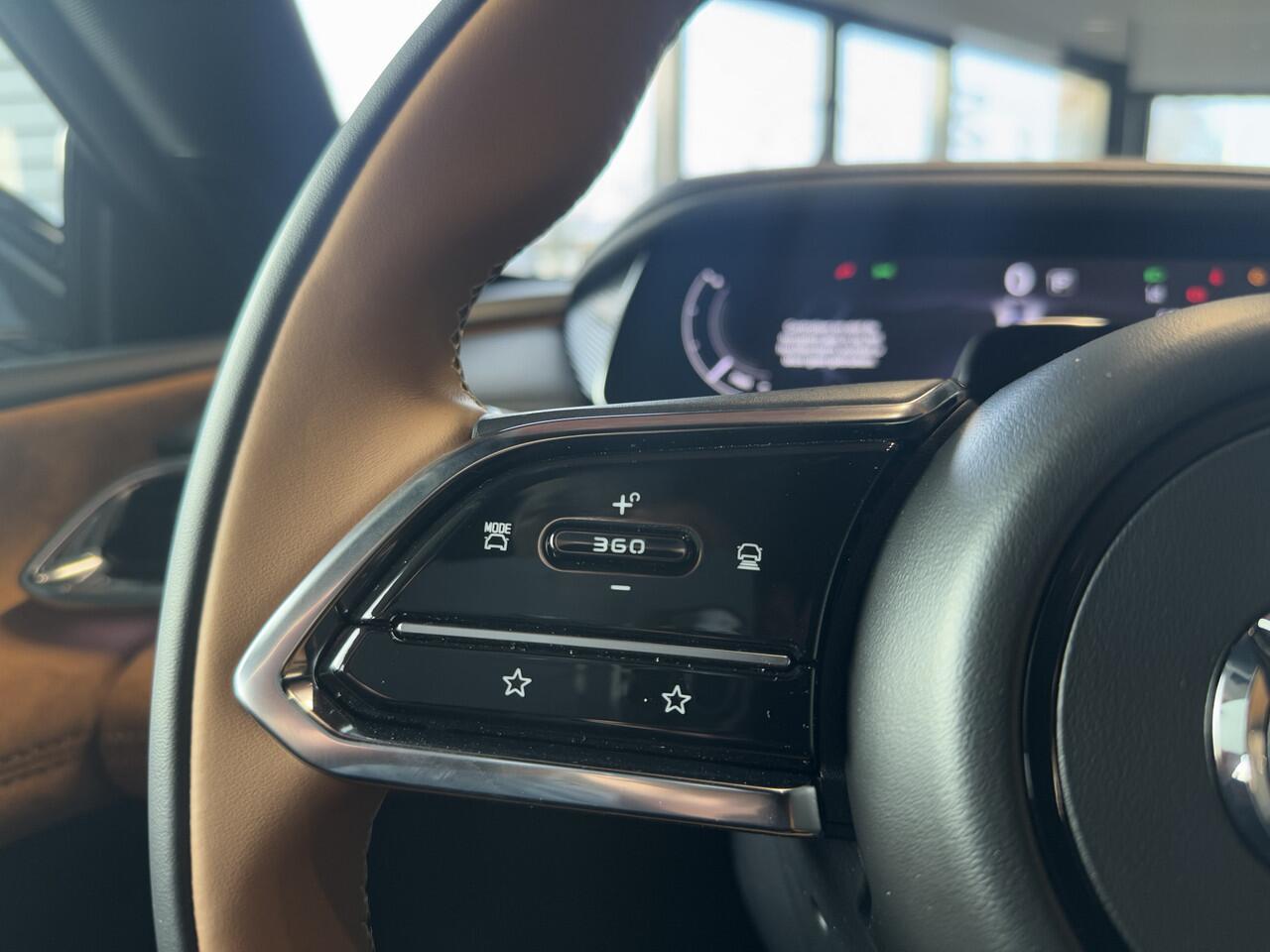 Mazda 6 6e NU V.A ¤ 299,- PER MAAND! *TAKUMI PLUS | 68.8 KWh | SNELLADEN | TOT 479 KM ACTIERADIUS | 200 kW DCNAVIGATIE | PANORAMA DAK | 19 INCH LMV | RONDOMZICHT CAMERA | WINTERPAKKET NU VOOR ¤ 299,- PER MAAND! *