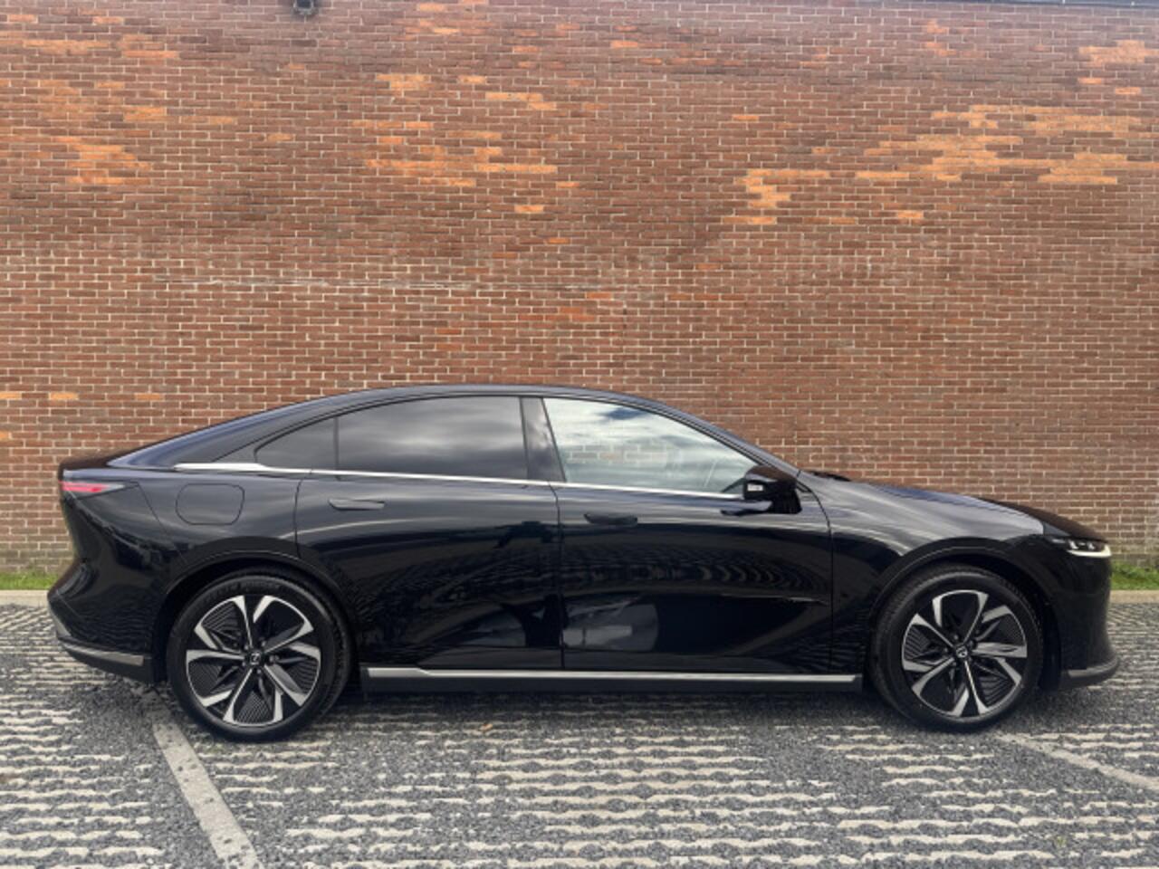 Mazda 6 6e NU VOOR ¤ 299,- PER MAAND! * TAKUMI 68.8 kWh NAVIGATIE | PANORAMA DAK | 19 INCH LMV | RONDOMZICHT CAMERA | WINTERPAKKET NU VOOR ¤ 299,- PER MAAND! *