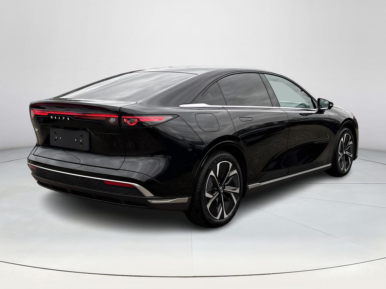 Mazda 6 6e Takumi Plus Long Range 80 kWh | Dit jaar nog rijden 17% bijtelling | Stoelverwarming/verkoeling | Stuurverwarming | Panoramadak | Adaptive cruise-control | Tan-nappa leder interieur | 360-Camera | SONY-premium audiosysteem |