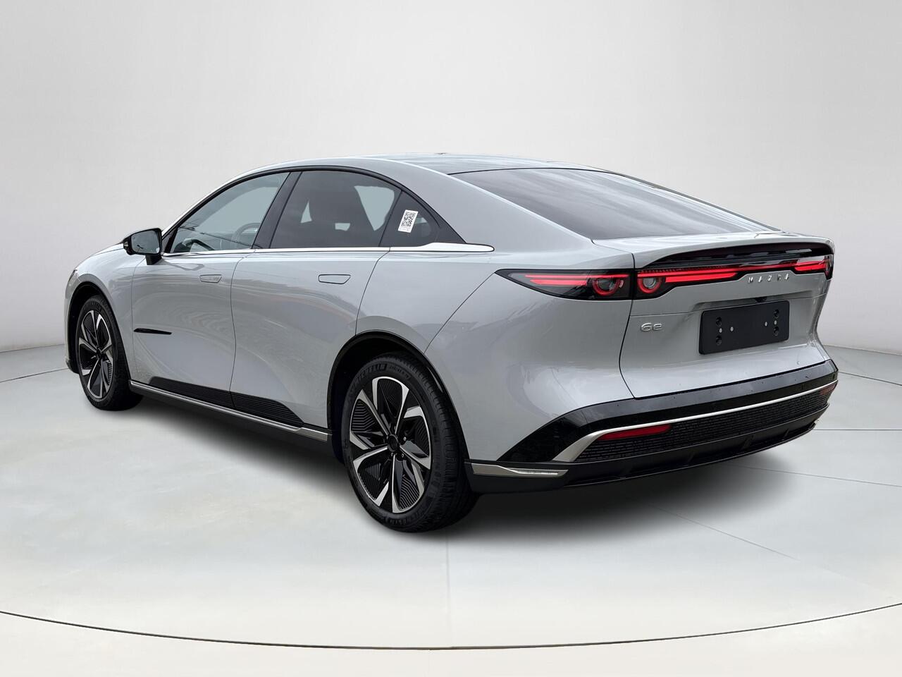 Mazda 6 6e Takumi Plus Long Range 80 kWh | Stoelverwarming/verkoeling | Stuurverwarming | Panoramadak | Adaptive cruise-control | Tan-nappa leder interieur | 360-Camera | SONY-premium audiosysteem |