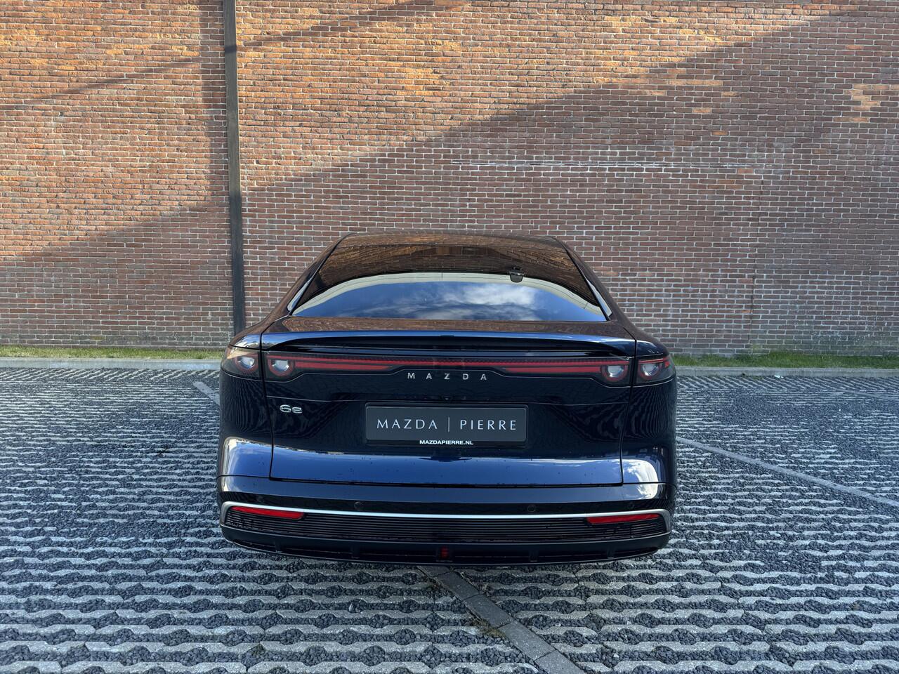 Mazda 6 6e NU VOOR ¤ 299,- PER MAAND! * TAKUMI 68.8 kWh NAVIGATIE | PANORAMA DAK | 19 INCH LMV | RONDOMZICHT CAMERA | WINTERPAKKET NU VOOR ¤ 299,- PER MAAND! *