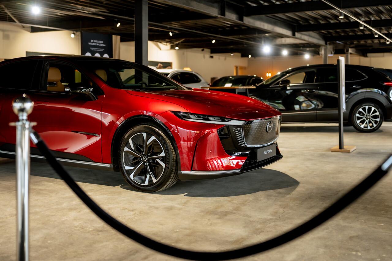 Mazda 6 6e Takumi Plus 68.8 kWh TAN NAPPA LEDER MET SUEDE | 360 CAMERA | NAVI | 19 INCH LMV UIT VOORRAAD LEVERBAAR, TOT 31- DEC 2025 17 % BIJTELLING.