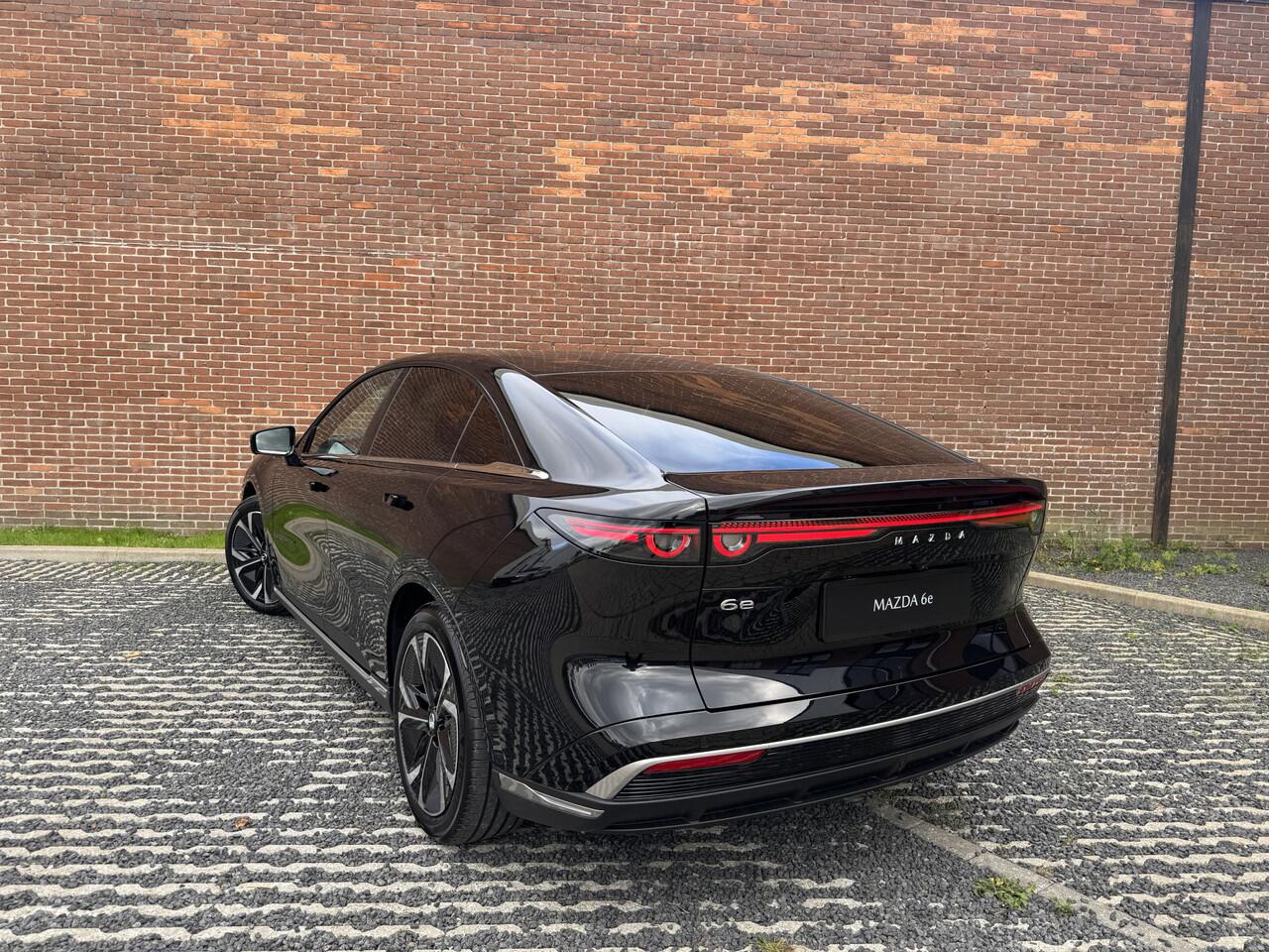 Mazda 6 6e Takumi 68.8 kWh NAVIGATIE | PANORAMA DAK | 19 INCH LMV | RONDOMZICHT CAMERA | WINTERPAKKE DIRECT RIJDEN | 18 % BIJTELLING | 0% RENTE