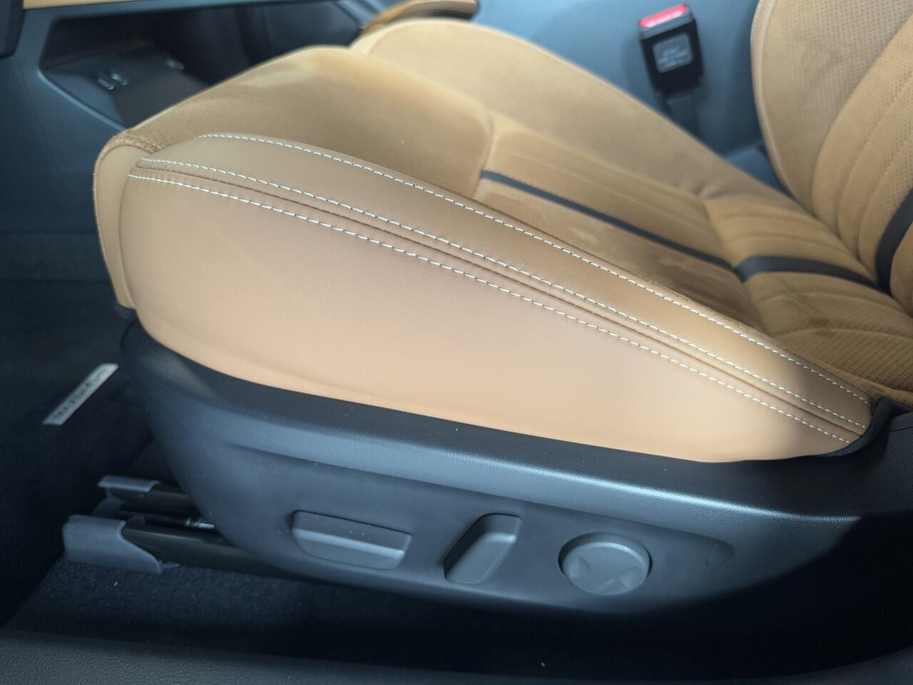 Mazda 6 6e NU V.A ¤ 299,- PER MAAND! *TAKUMI PLUS | 68.8 KWh | SNELLADEN | TOT 479 KM ACTIERADIUS | 200 kW DCNAVIGATIE | PANORAMA DAK | 19 INCH LMV | RONDOMZICHT CAMERA | WINTERPAKKET NU VOOR ¤ 299,- PER MAAND! *